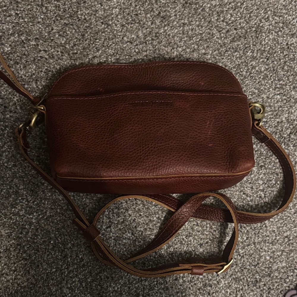 Portland Leather Cinnamon Bear Eclipse (retired) Brown Leather Crossbody Bag GUC